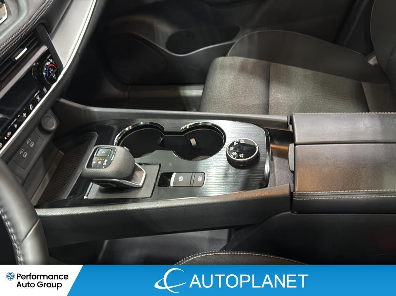 2025 Nissan Rogue SV AWD, Pano Roof, Apple CarPlay, Heated Seats! Photo