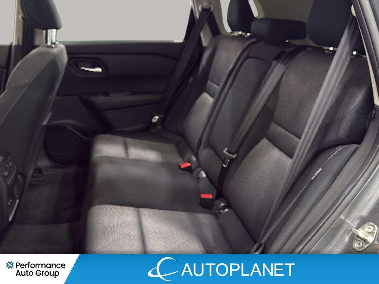 2025 Nissan Rogue SV AWD, Pano Roof, Apple CarPlay, Heated Seats! Photo