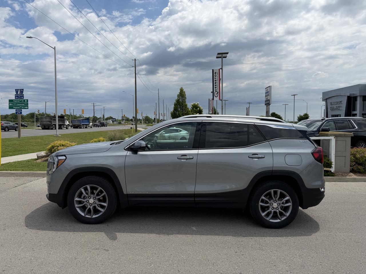 2024 GMC Terrain SLT AWD   NO CLAIMS   LEATHER   APPLE CARPLAY Photo