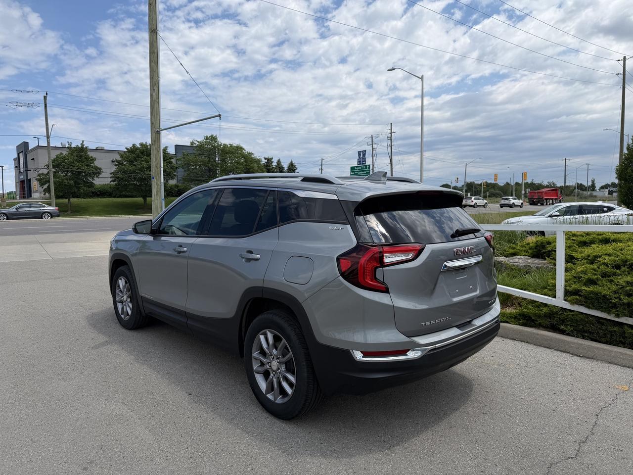 2024 GMC Terrain SLT AWD   NO CLAIMS   LEATHER   APPLE CARPLAY Photo