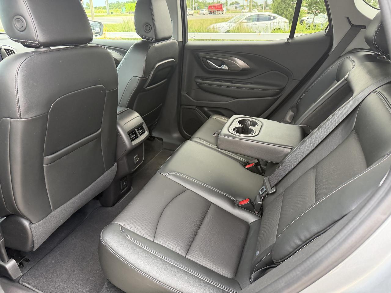 2024 GMC Terrain SLT AWD   NO CLAIMS   LEATHER   APPLE CARPLAY Photo
