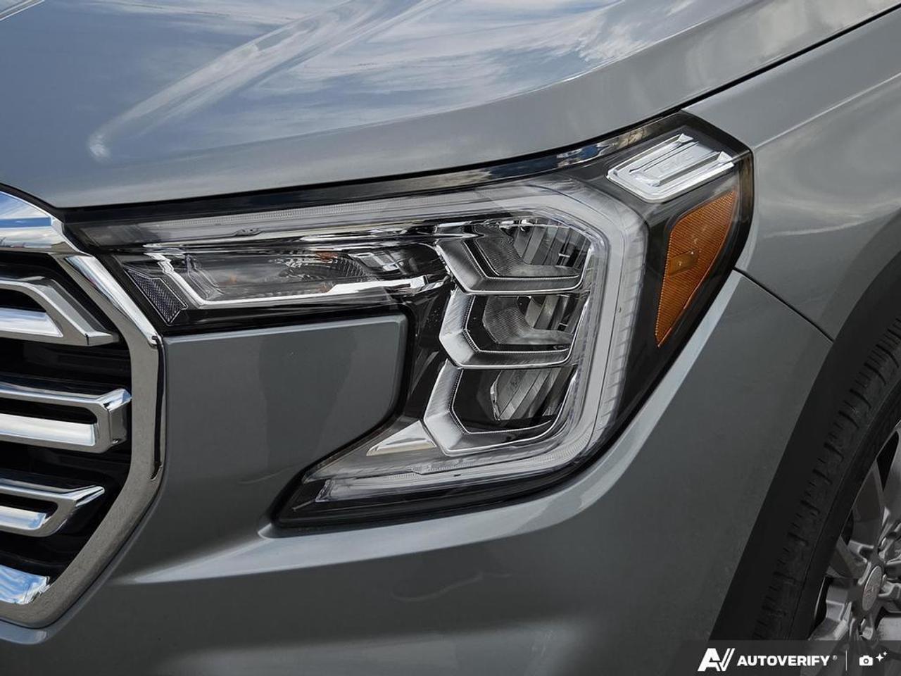 2024 GMC Terrain SLT AWD   WELL MAINTAINED   OFF LEASE   LOW KM Photo