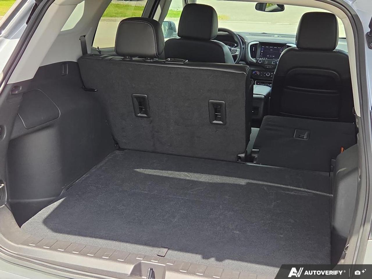 2024 GMC Terrain SLT AWD   WELL MAINTAINED   OFF LEASE   LOW KM Photo