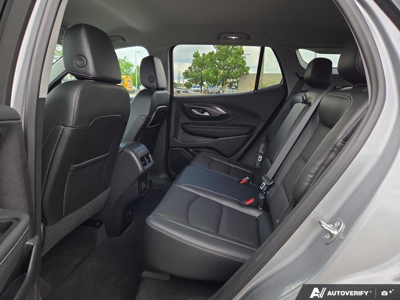 2024 GMC Terrain SLT AWD   WELL MAINTAINED   OFF LEASE   LOW KM Photo