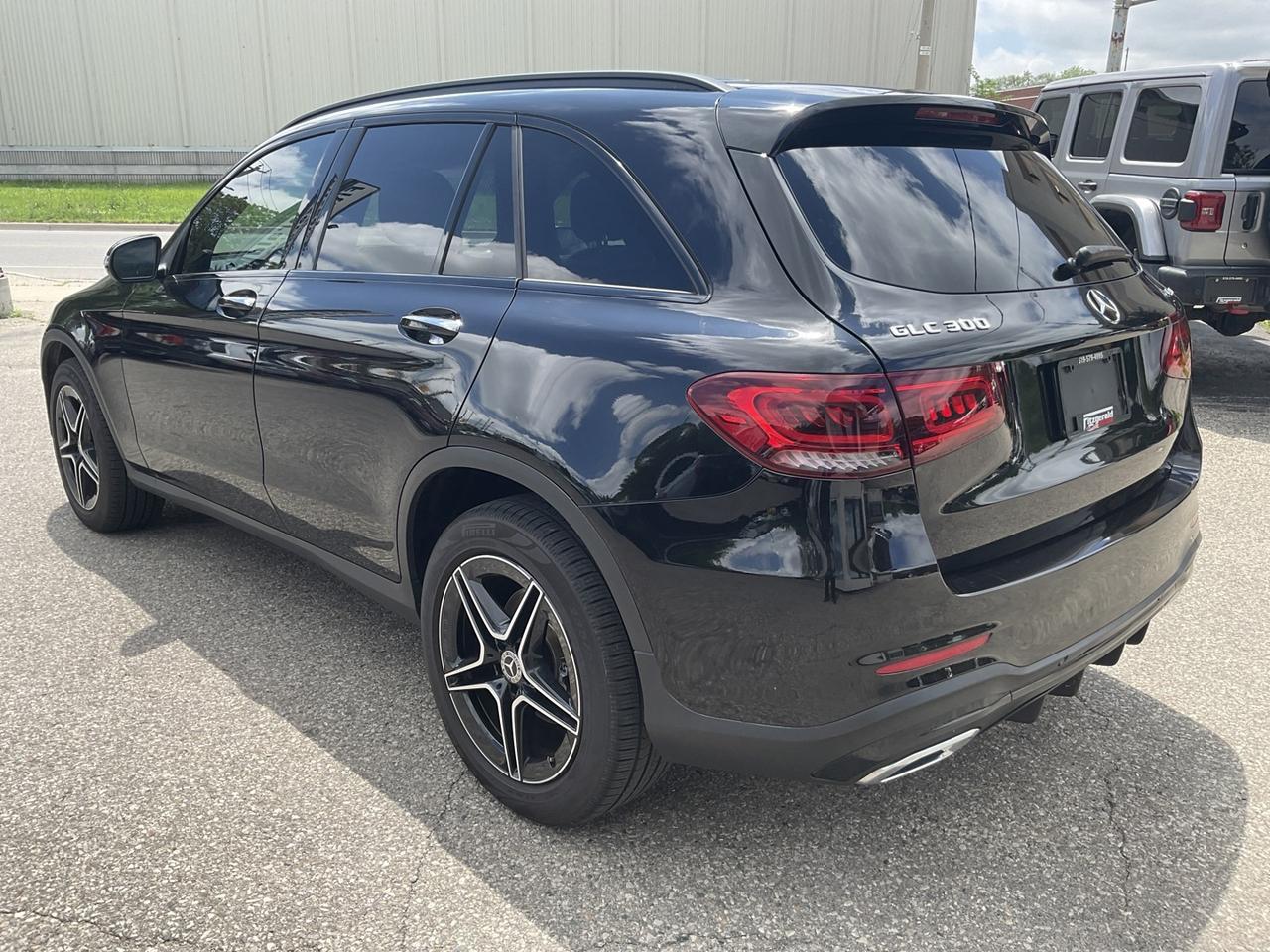 2020 Mercedes-Benz GLC-Class GLC300 4MATIC - LTHR! NAV! BACK-UP CAM! BSM! PANO Photo