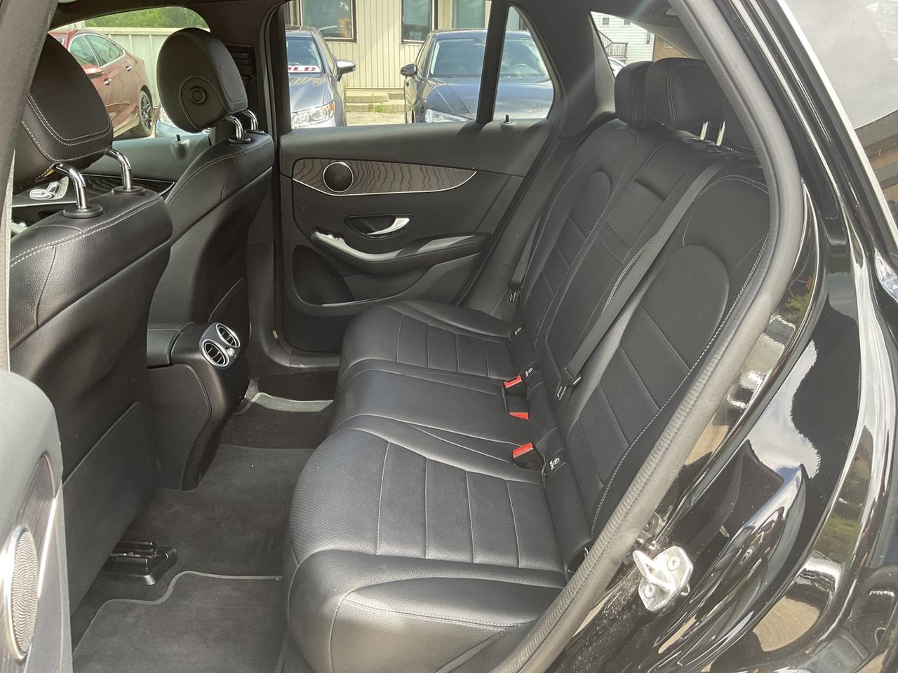 2020 Mercedes-Benz GLC-Class GLC300 4MATIC - LTHR! NAV! BACK-UP CAM! BSM! PANO Photo