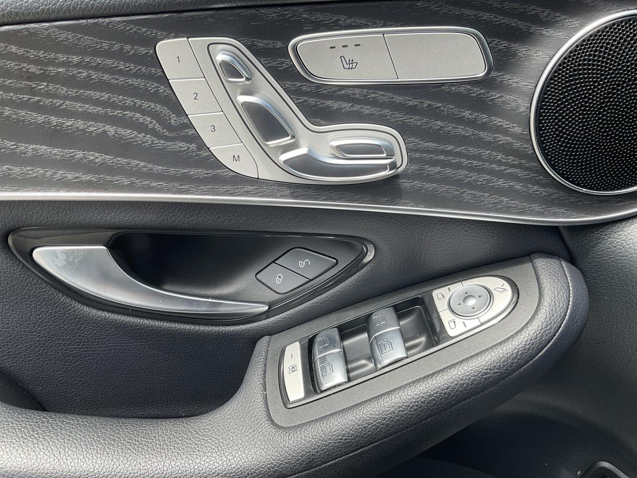 2020 Mercedes-Benz GLC-Class GLC300 4MATIC - LTHR! NAV! BACK-UP CAM! BSM! PANO Photo