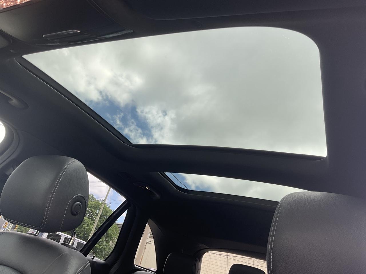 2020 Mercedes-Benz GLC-Class GLC300 4MATIC - LTHR! NAV! BACK-UP CAM! BSM! PANO Photo