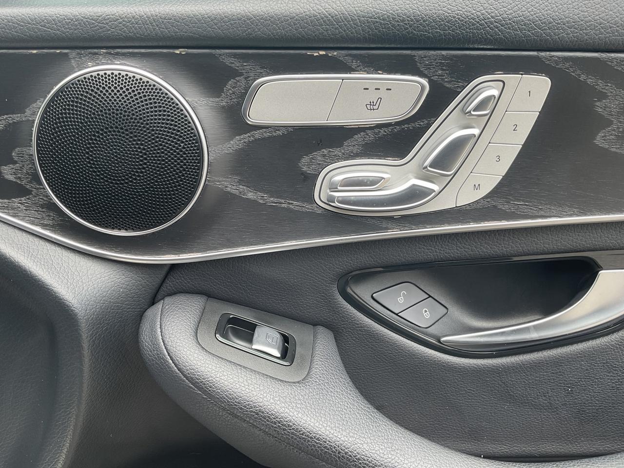 2020 Mercedes-Benz GLC-Class GLC300 4MATIC - LTHR! NAV! BACK-UP CAM! BSM! PANO Photo