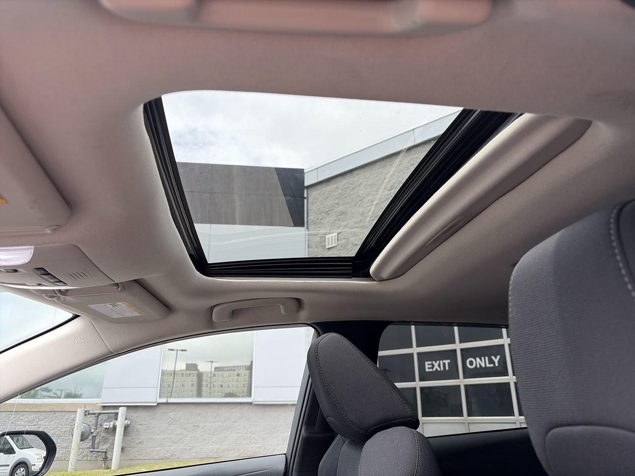 2022 Toyota Corolla LE SAFETY CERTIFIED   2 TIRE SETS   SUNROOF Photo