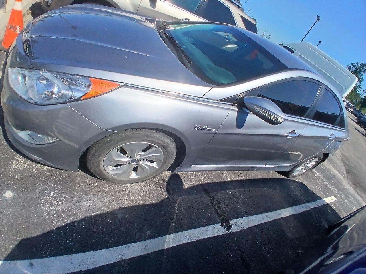 2014 Hyundai Sonata Hybrid at AS IS SPECIAL Photo