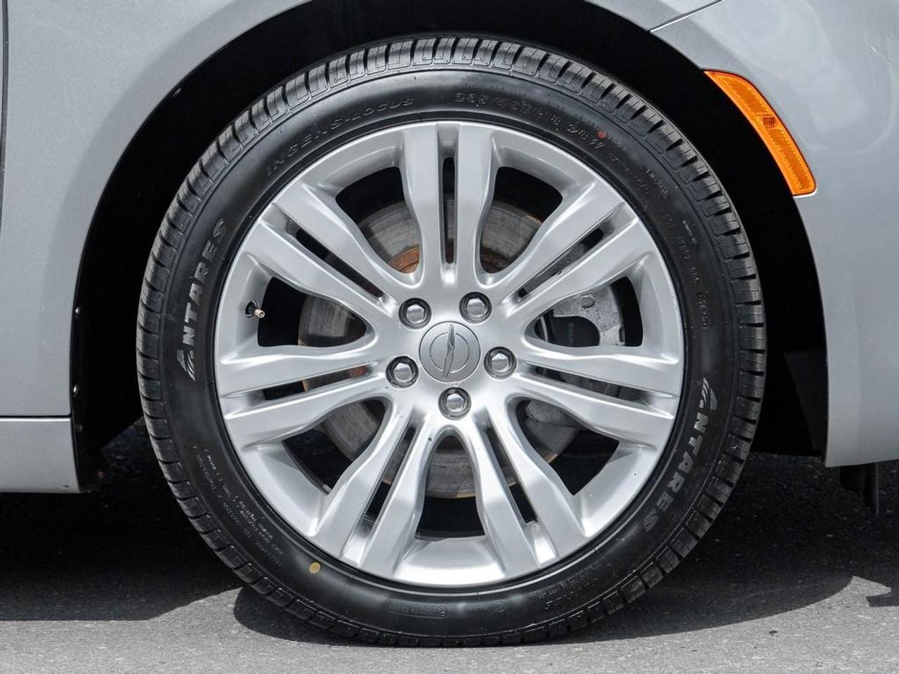 2015 Chrysler 200 Limited 4dr Front-wheel Drive Sedan Photo