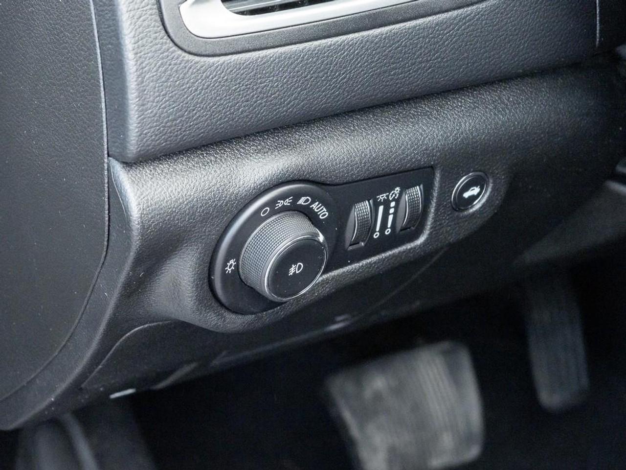 2015 Chrysler 200 Limited 4dr Front-wheel Drive Sedan Photo