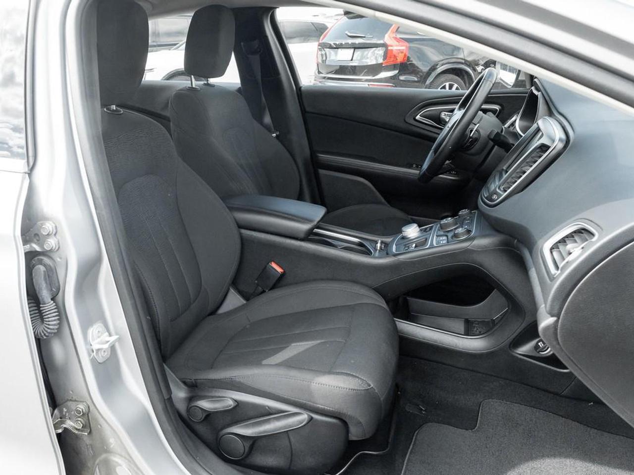 2015 Chrysler 200 Limited 4dr Front-wheel Drive Sedan Photo