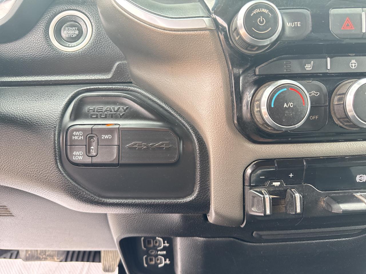 2019 RAM 3500 Big Horn - tow pkg - htd seats /wheel Photo