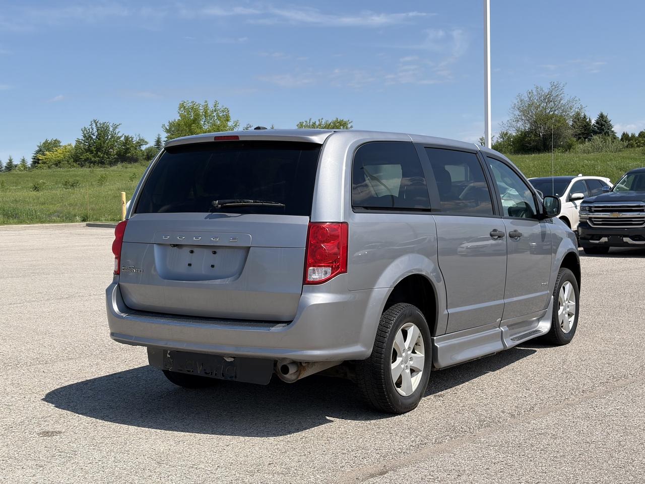 2020 Dodge Grand Caravan SE Plus Wheelchair Converted Bluetooth Backup Cam Photo3