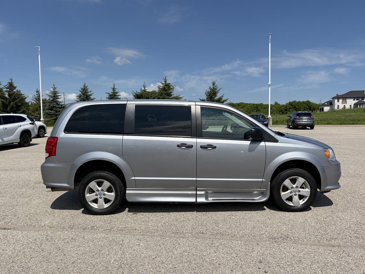 2020 Dodge Grand Caravan SE Plus Wheelchair Converted Bluetooth Backup Cam Photo2