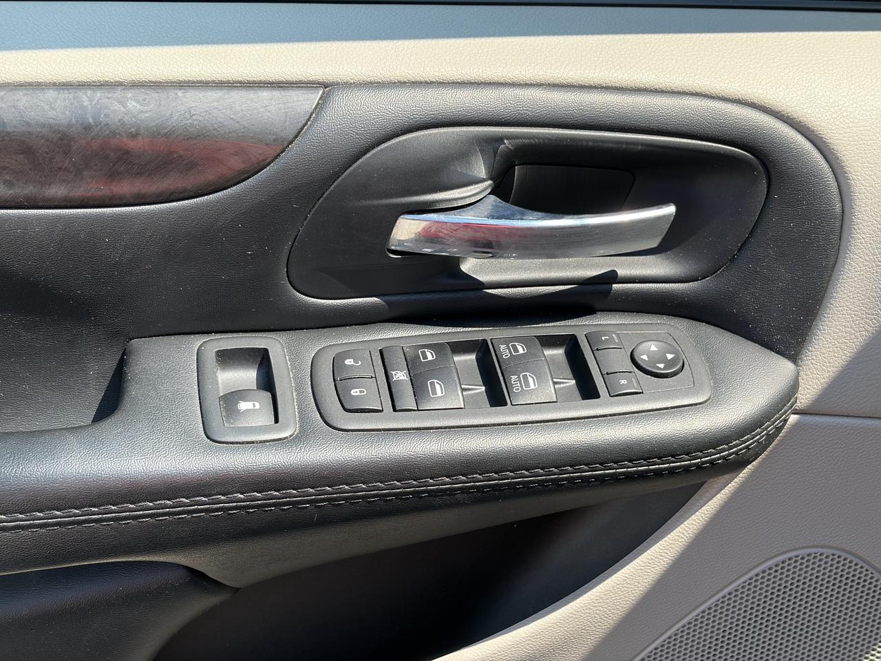 2020 Dodge Grand Caravan SE Plus Wheelchair Converted Bluetooth Backup Cam Photo