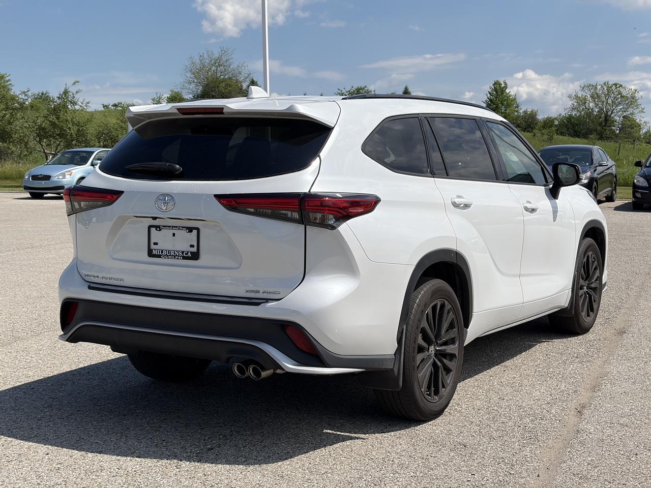 2023 Toyota Highlander XSE AWD   Sunroof   Leather   Heated Seats/S.Wheel Photo3