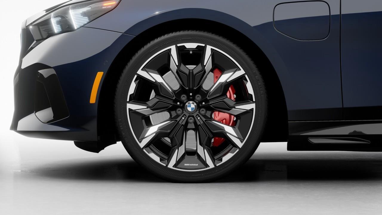 2027 BMW 550e xDrive 4dr All-Wheel Drive Sedan Photo