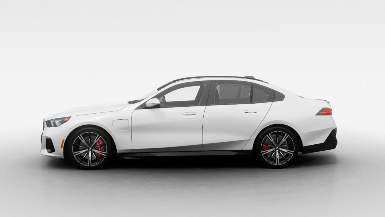 2027 BMW 550e xDrive 4dr All-Wheel Drive Sedan Photo
