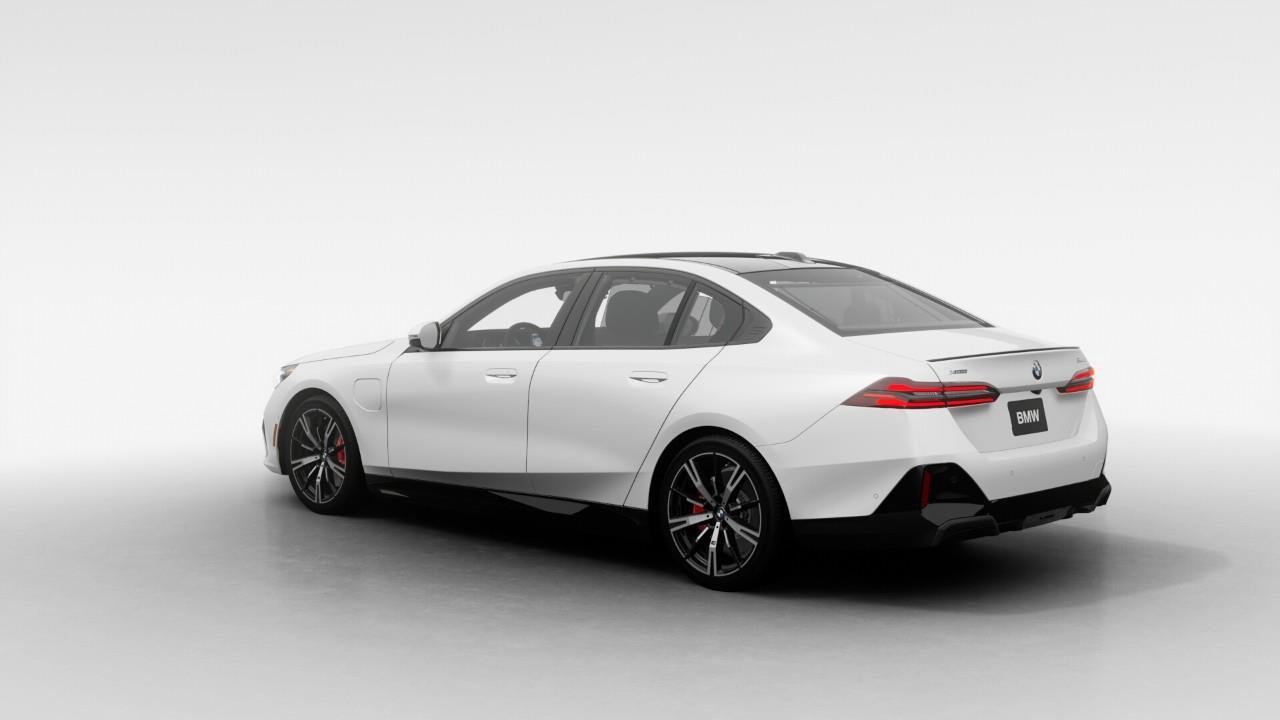 2027 BMW 550e xDrive 4dr All-Wheel Drive Sedan Photo
