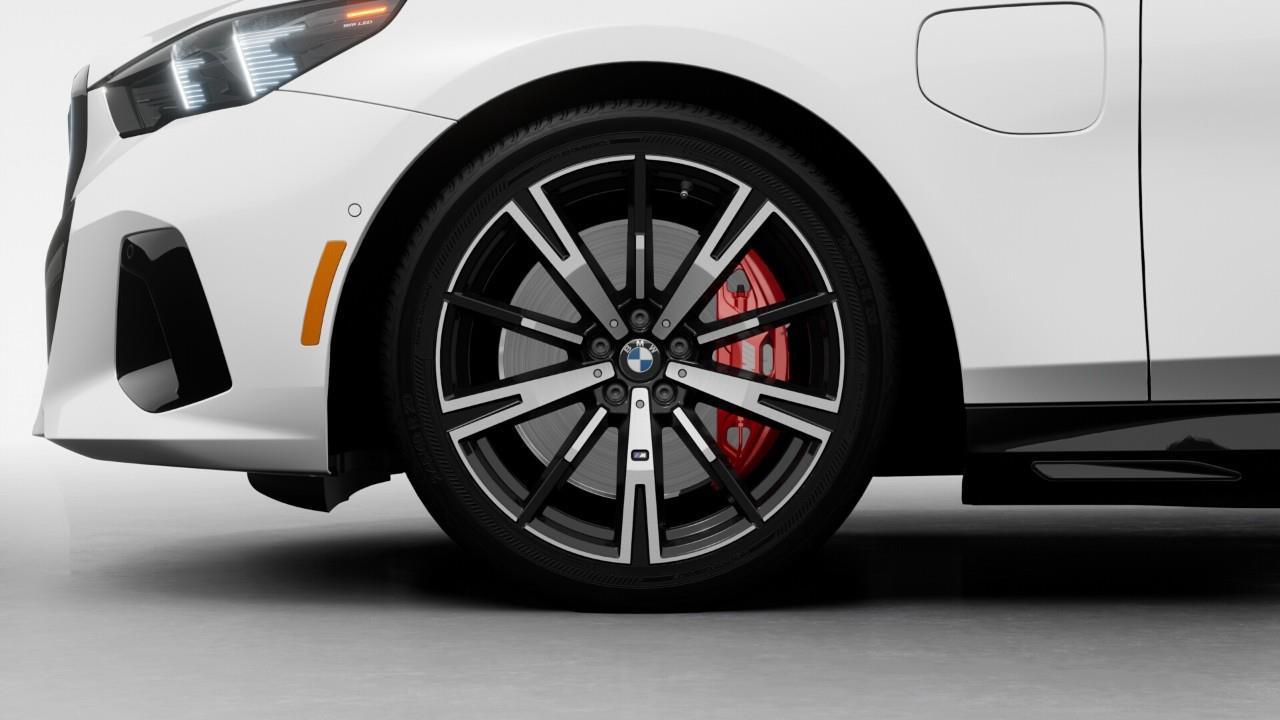 2027 BMW 550e xDrive 4dr All-Wheel Drive Sedan Photo