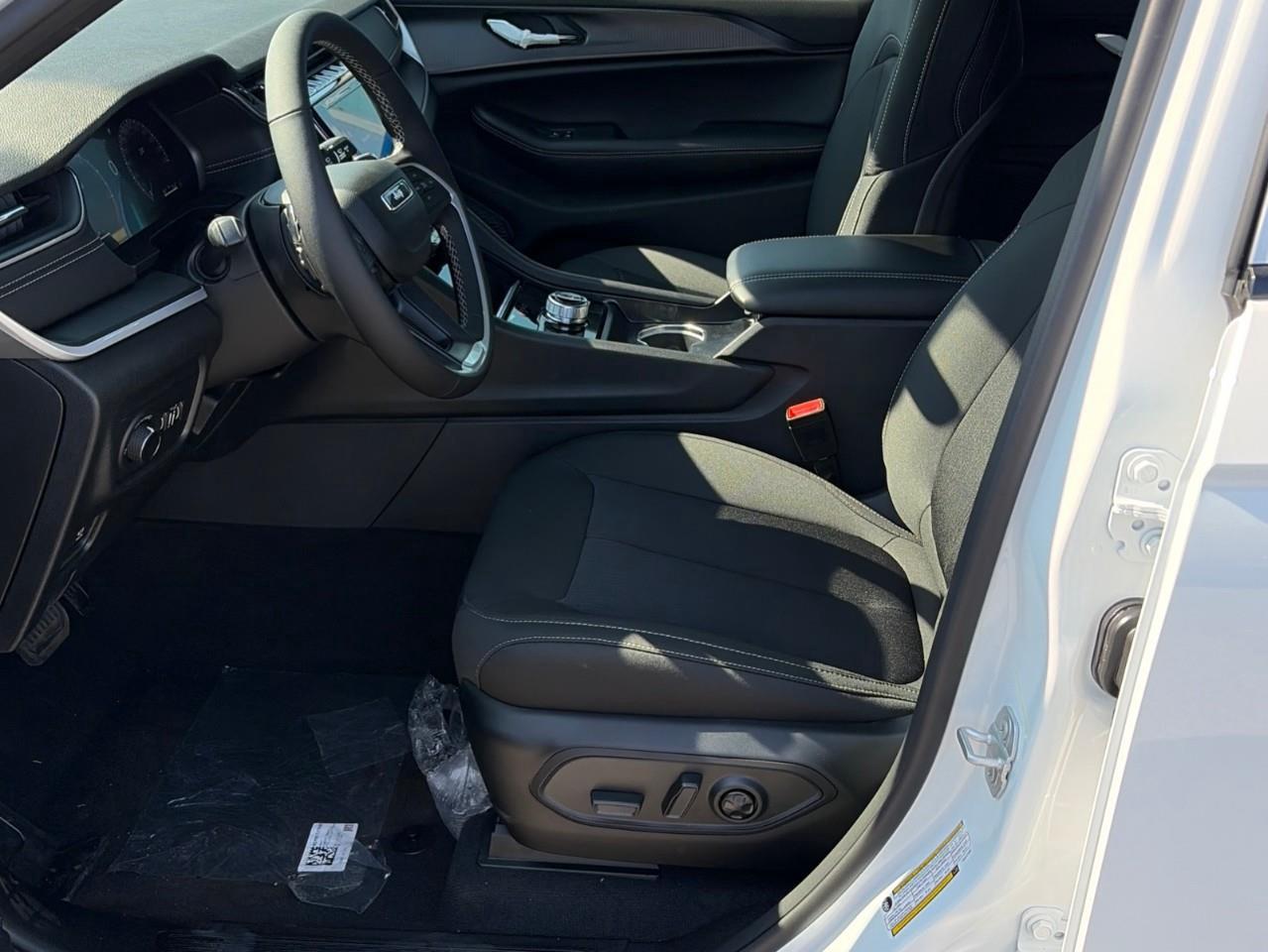 2026 Jeep Grand Cherokee Base 4dr 4x4 Photo