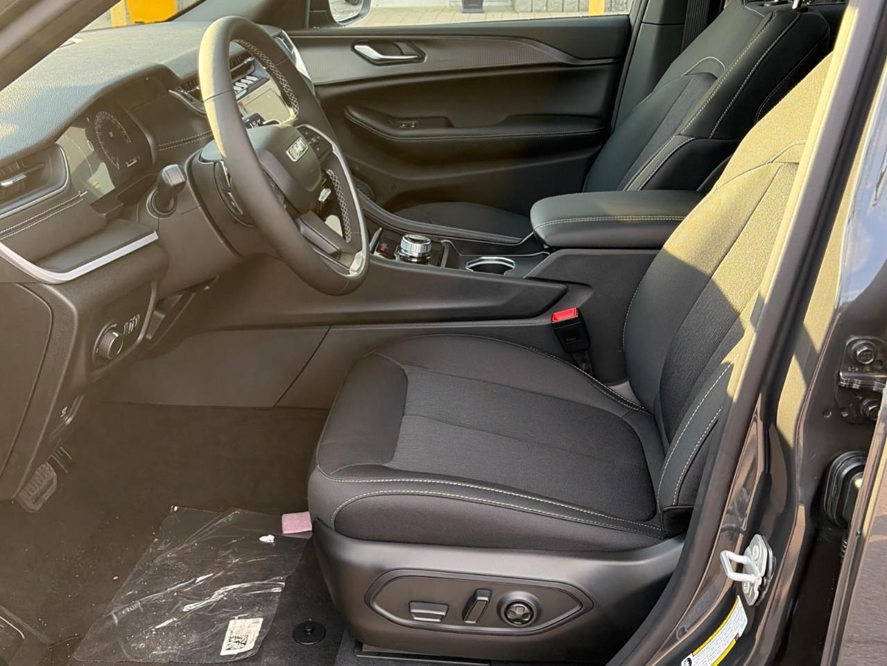 2026 Jeep Grand Cherokee Base 4dr 4x4 Photo