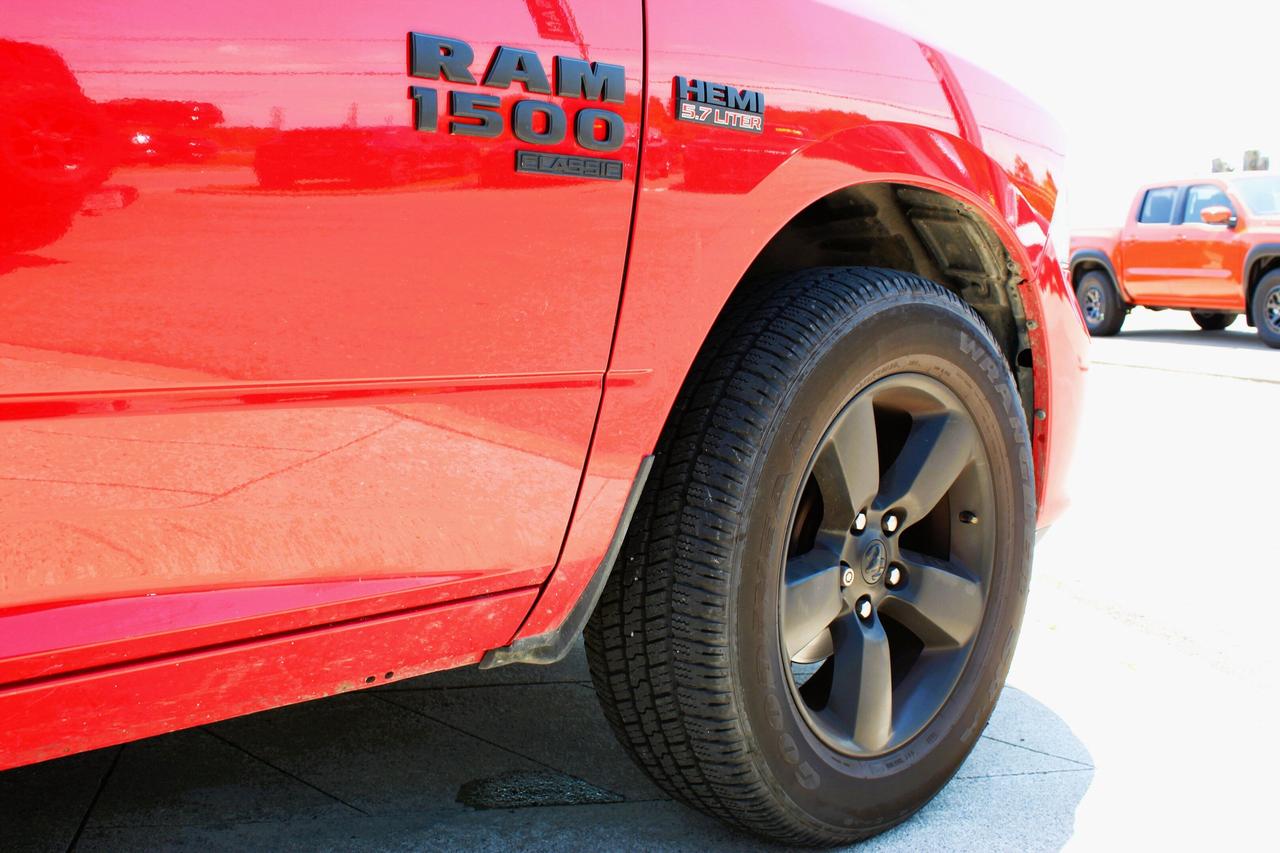 2021 RAM 1500 Classic HEMI, BACK UP CAMERA Photo