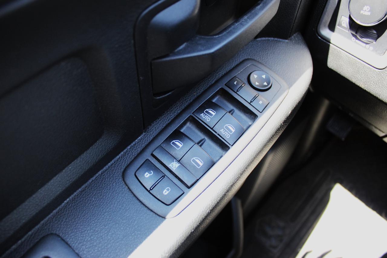 2021 RAM 1500 Classic HEMI, BACK UP CAMERA Photo