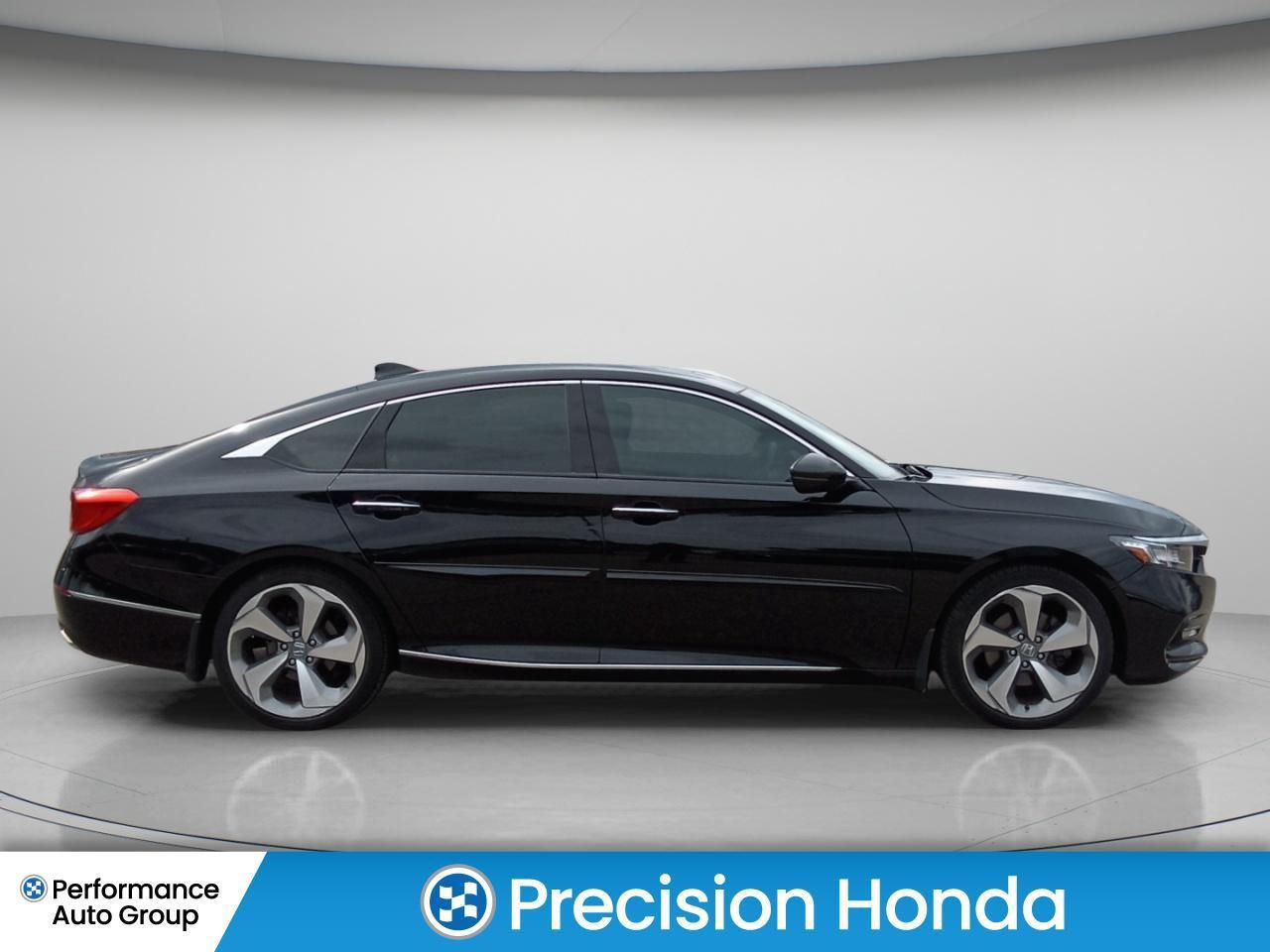 2018 Honda Accord TOURING NAVIGATION LEATHER SUNROOF Photo