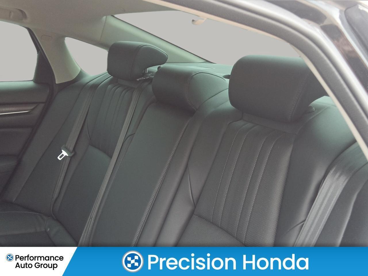 2018 Honda Accord TOURING NAVIGATION LEATHER SUNROOF Photo