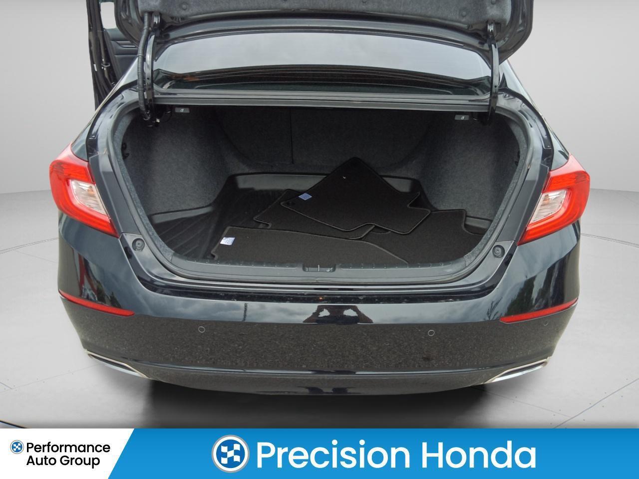 2018 Honda Accord TOURING NAVIGATION LEATHER SUNROOF Photo