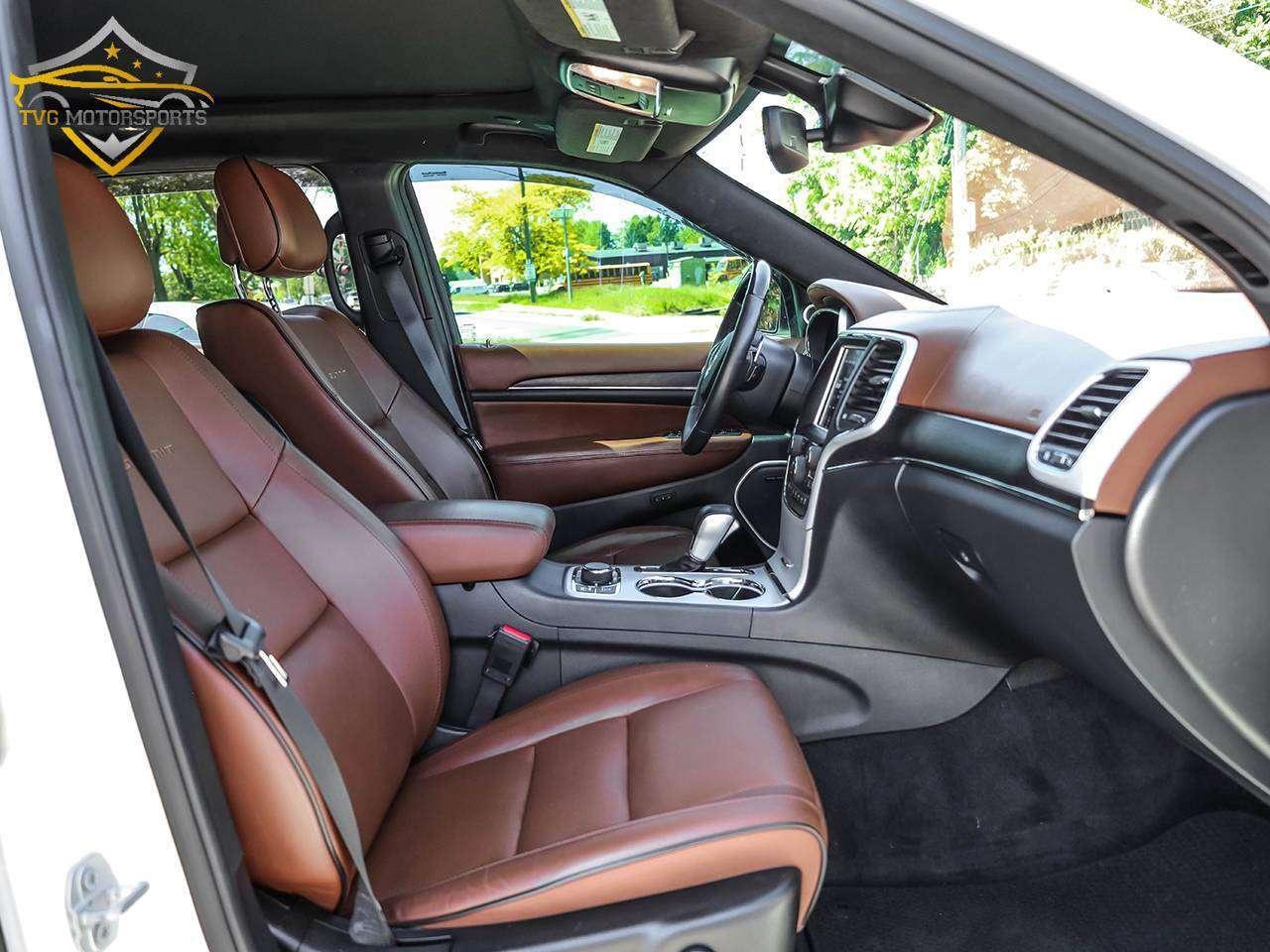2018 Jeep Grand Cherokee Summit 4x4 - Loaded with LOW KMS! CLEAN CARFAX Photo4