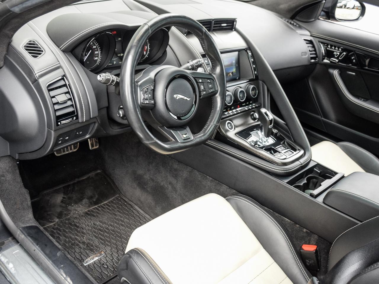 2018 Jaguar F-Type R Photo
