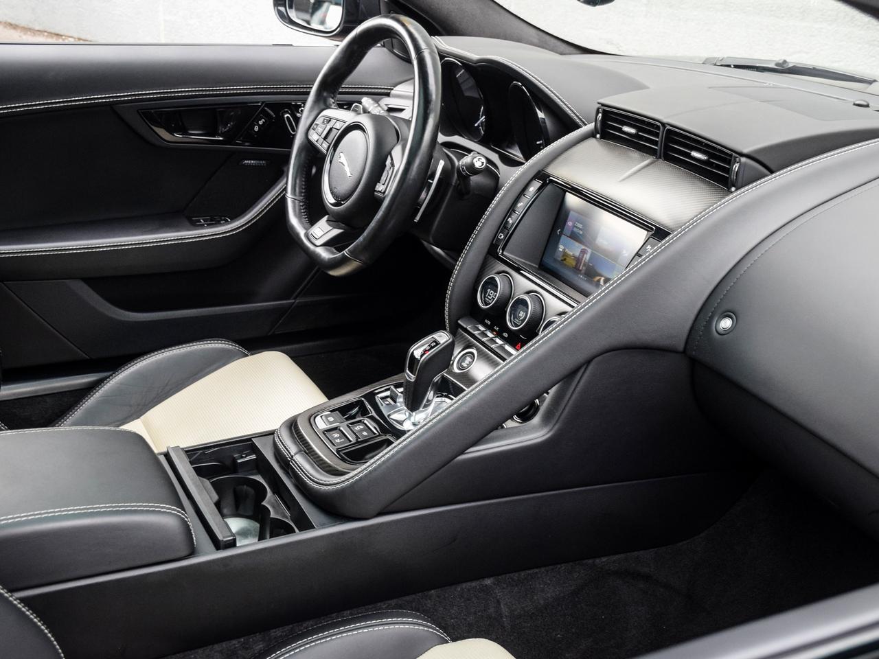 2018 Jaguar F-Type R Photo