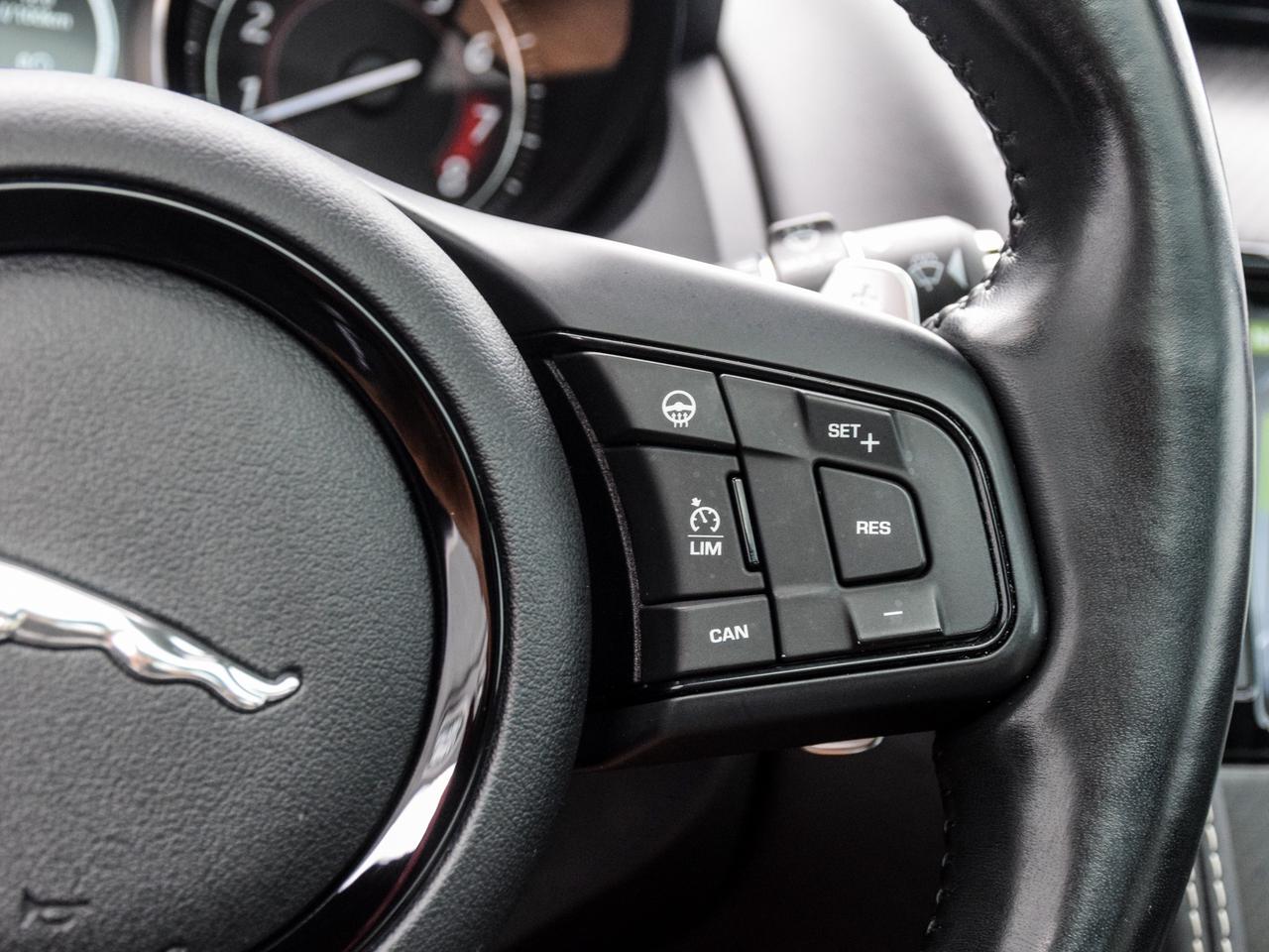 2018 Jaguar F-Type R Photo