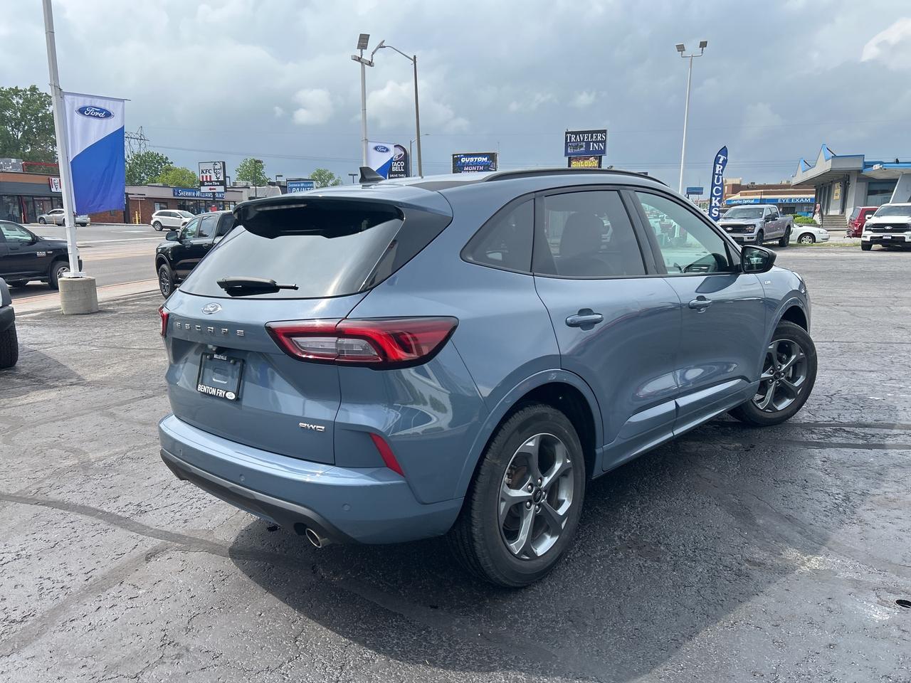 2024 Ford Escape ST LINE 1.5L AWD TECH PKG ADAPTIVE CRUISE LOW KMS Photo