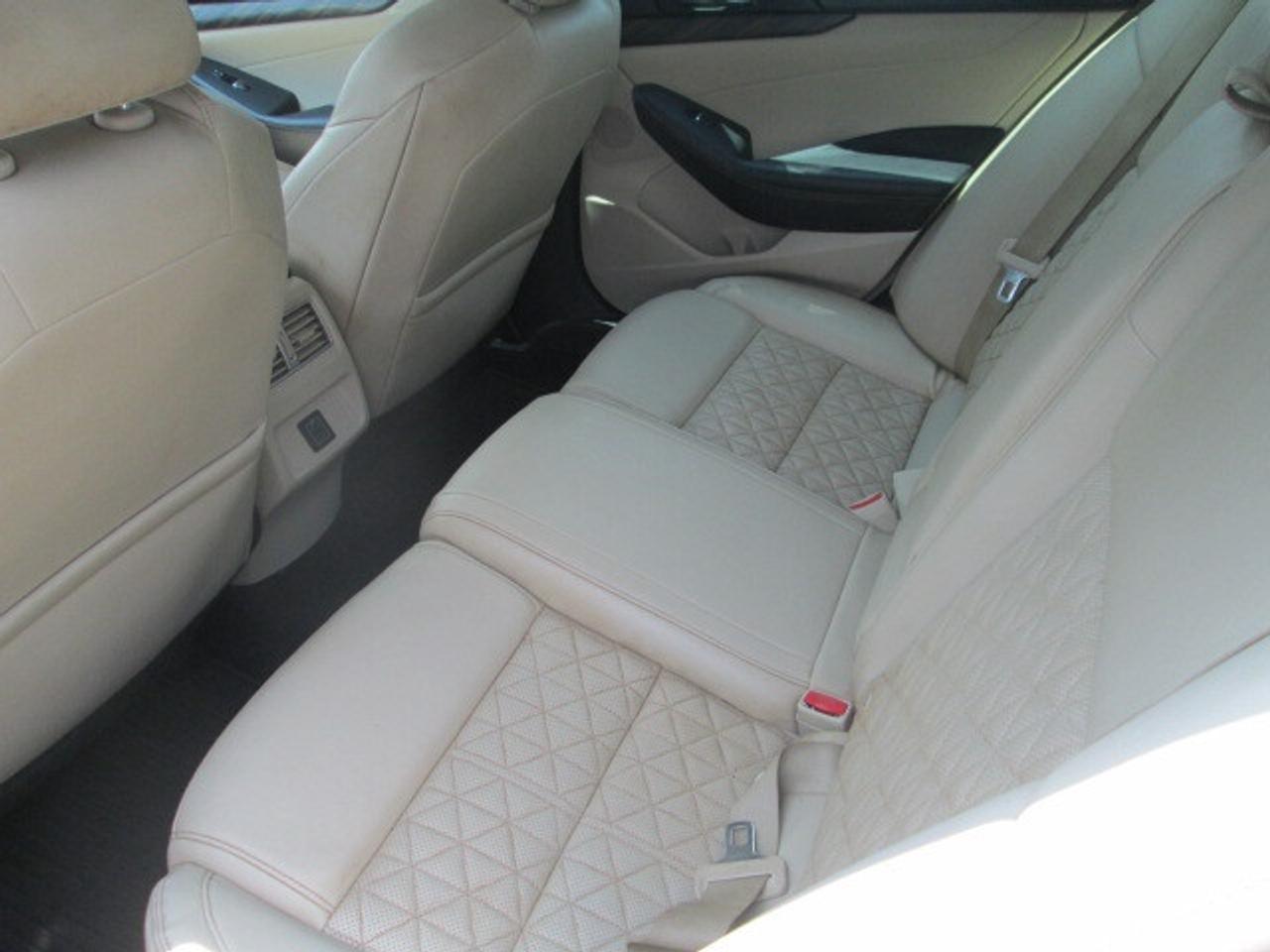 2018 Nissan Maxima Platinum Sedan, Leather, Sunroof, Navigation Photo