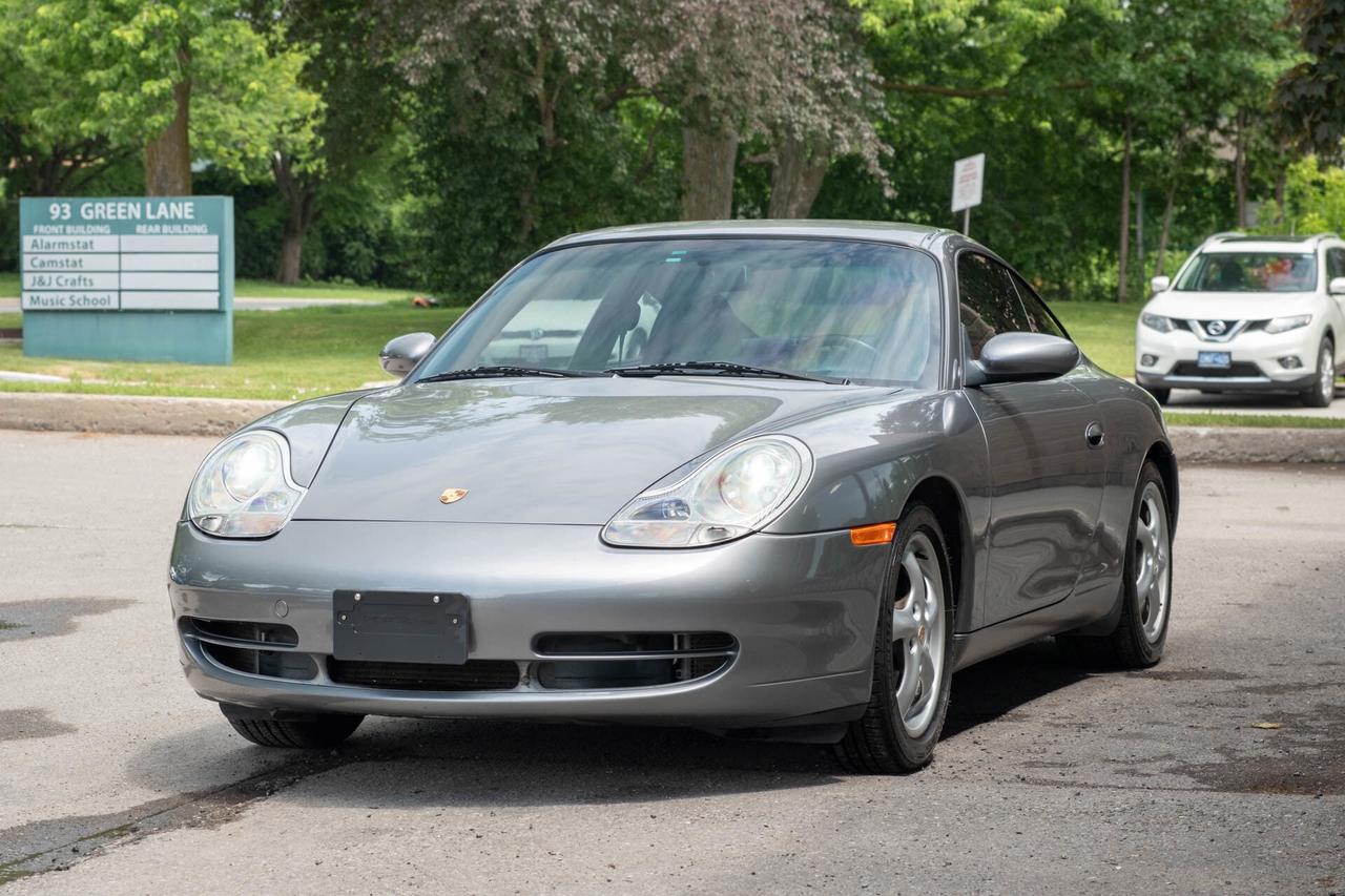 2001 Porsche 911 Carrera Coupe Photo2