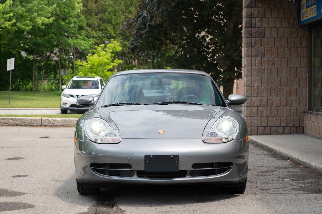 2001 Porsche 911 Carrera Coupe Photo