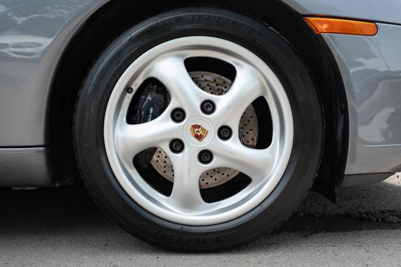 2001 Porsche 911 Carrera Coupe Photo