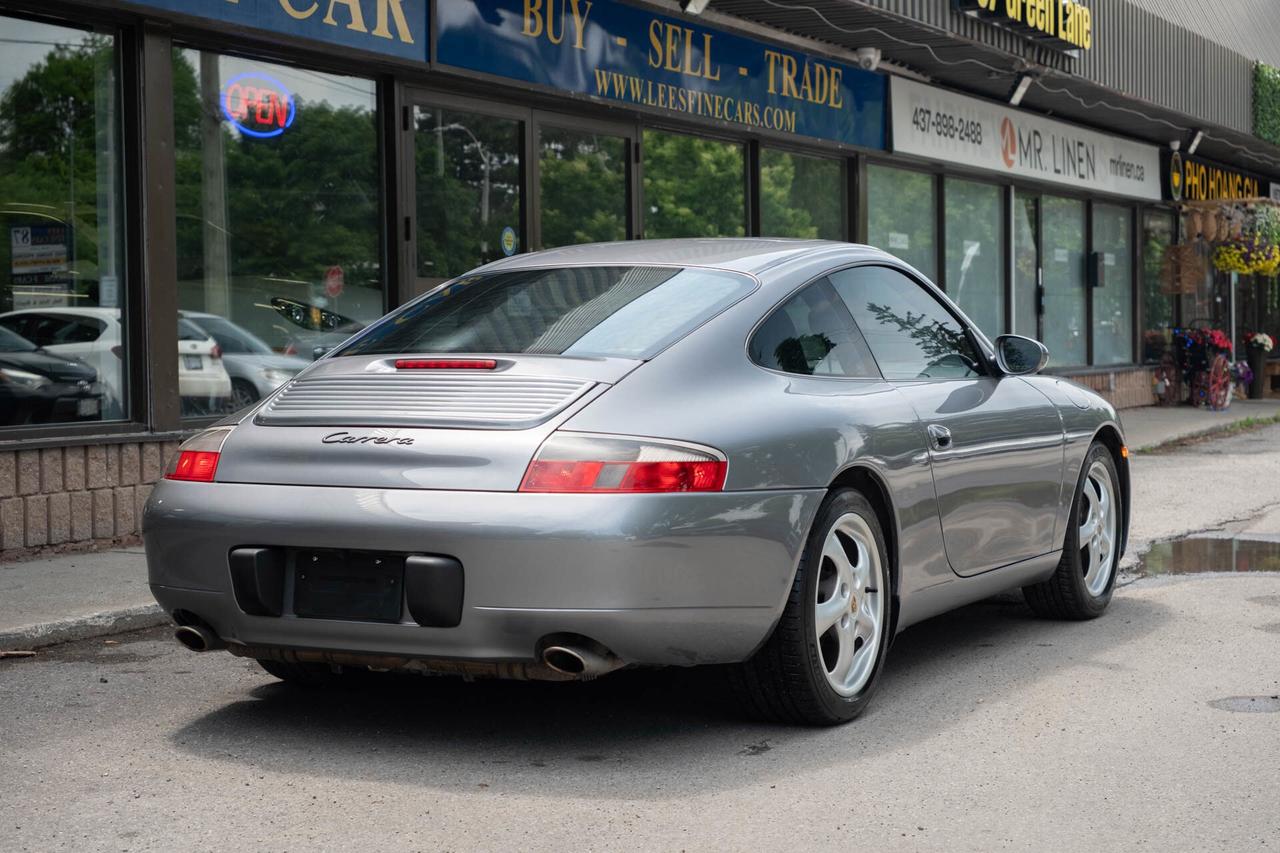 2001 Porsche 911 Carrera Coupe Photo