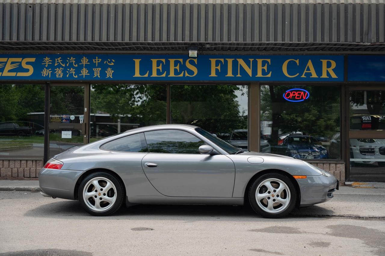 2001 Porsche 911 Carrera Coupe Photo
