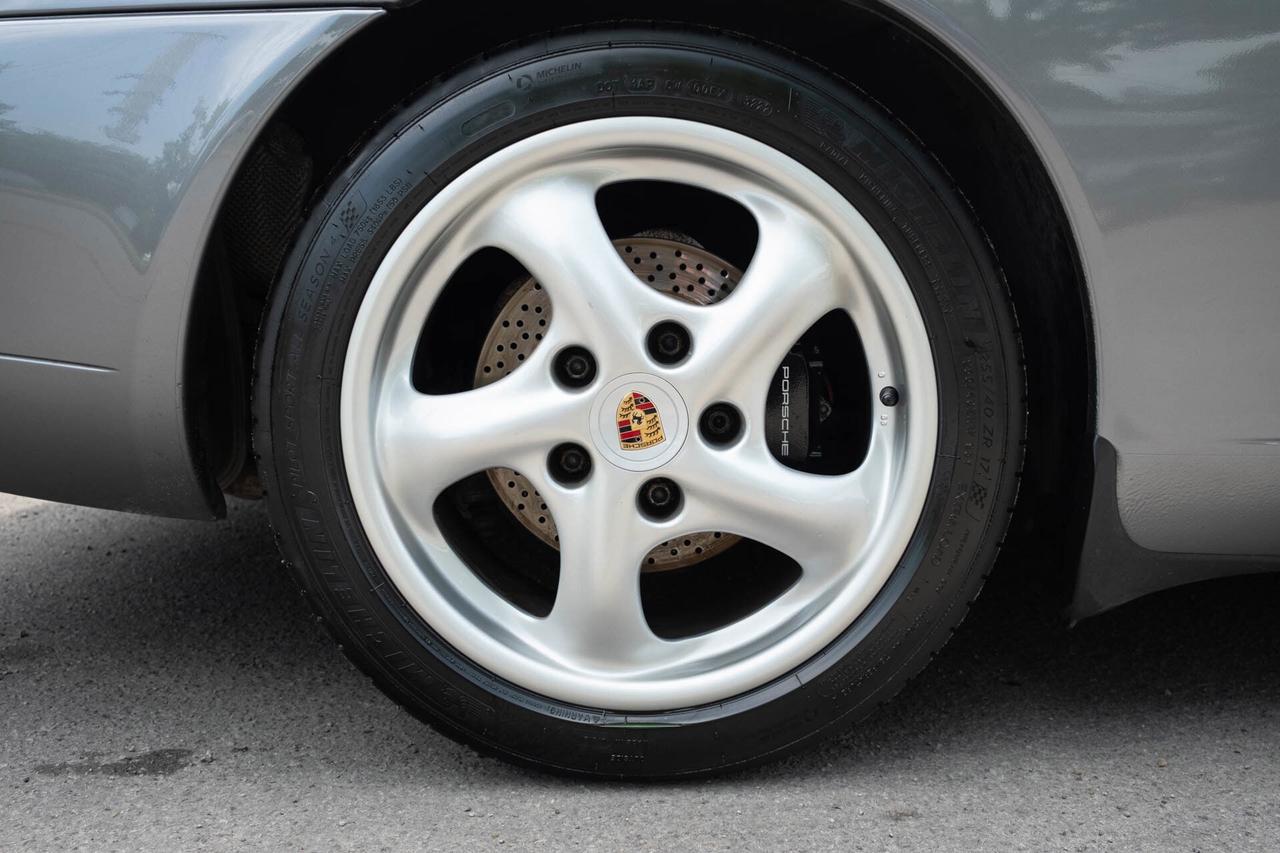 2001 Porsche 911 Carrera Coupe Photo
