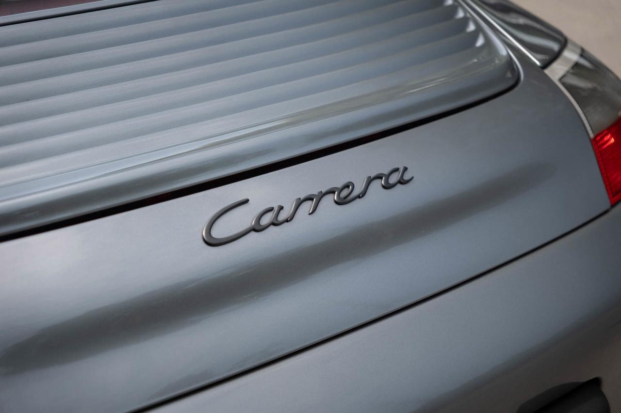 2001 Porsche 911 Carrera Coupe Photo