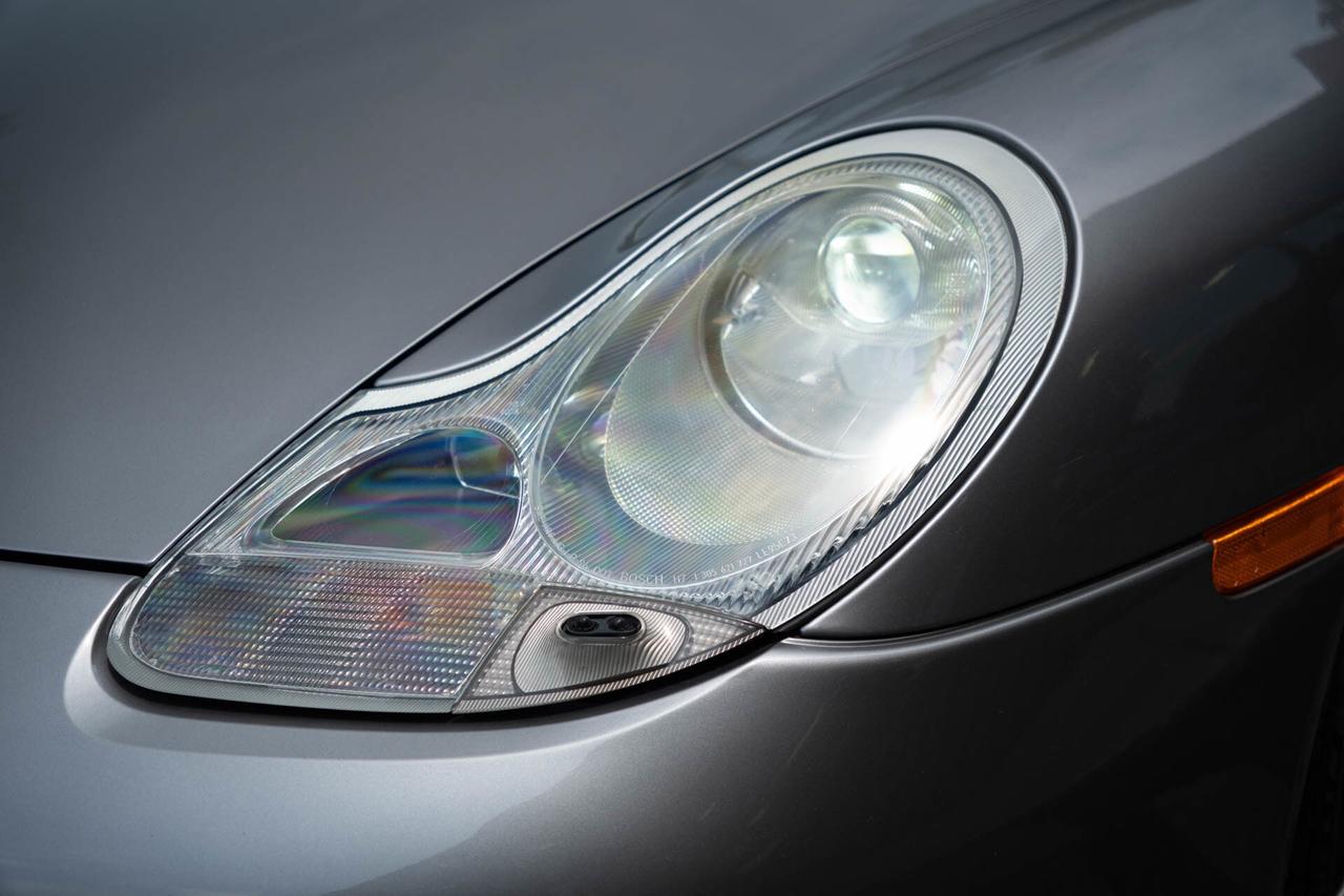 2001 Porsche 911 Carrera Coupe Photo