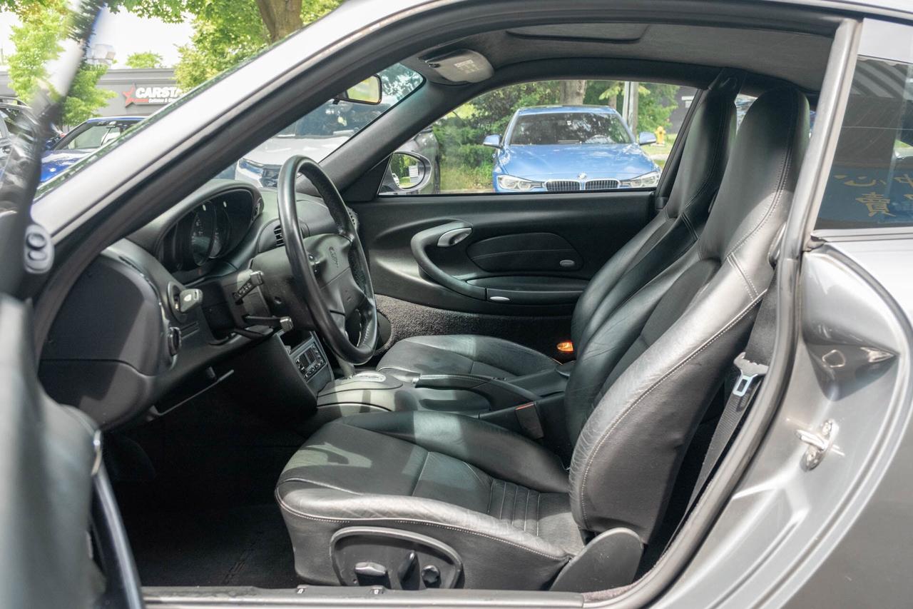 2001 Porsche 911 Carrera Coupe Photo
