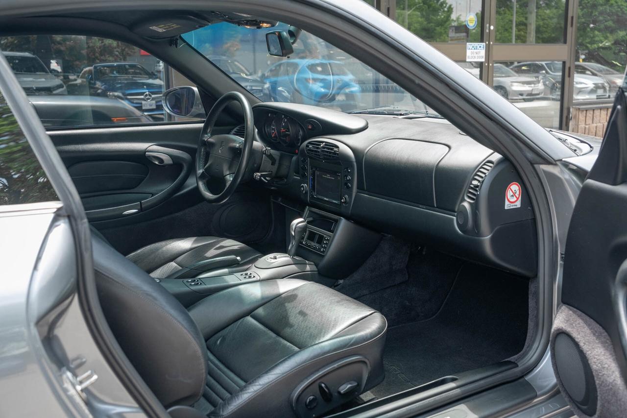 2001 Porsche 911 Carrera Coupe Photo